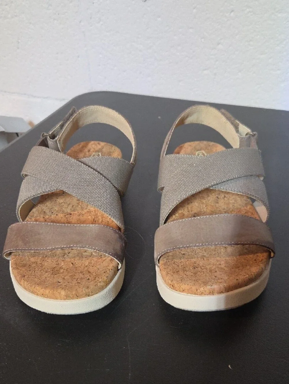 Comfort Stretch Cross-Strap Women's Sandals in Taupe